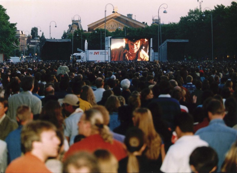 Een afgeladen Museumplein op 27 mei 1995. Foto: Ruuf Hoff / ANP-Archief.nl